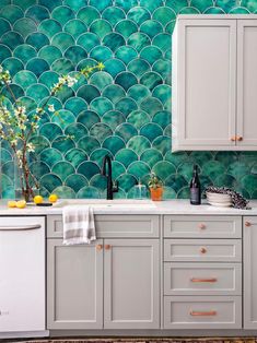 Hot Pick | akadeco Fish scale peel and stick backsplash wall tile | Green | 30.5cm x 30.5cm | OEM | akadeco abstractpeelstickwallpaper.com