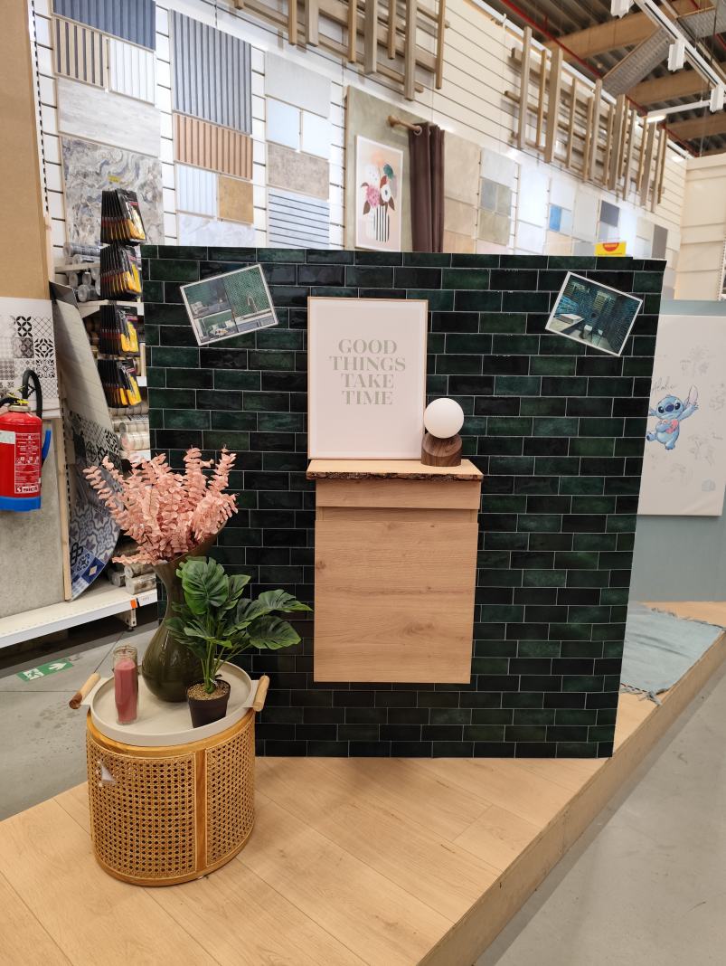 Why Are DIY Retail Chains Still Dominating Wallpaper Sales in Europe? |abstractpeelstickwallpaper.com